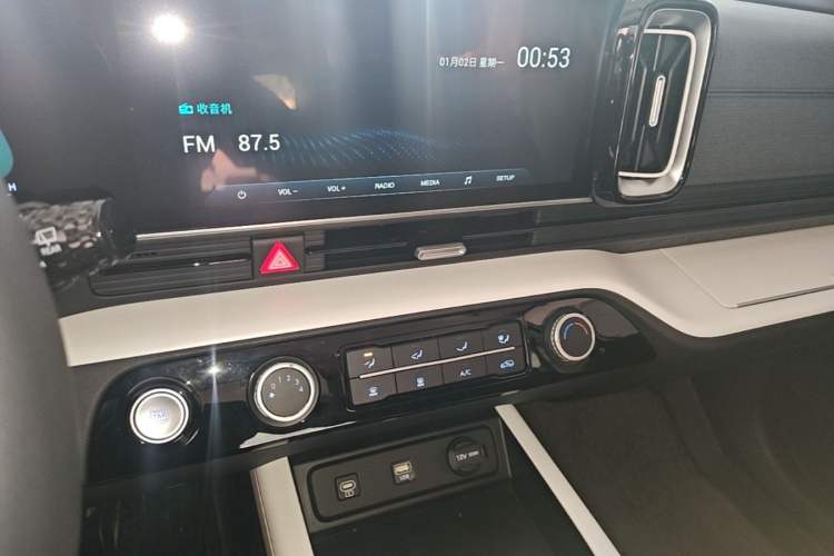 Used Hyundai ix35 2023 Musso 2.0L Deluxe Edition DLX Audio And AC Panel