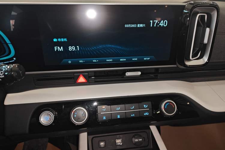 Used Hyundai ix35 2023 Musso 2.0L Deluxe Edition DLX Audio And AC Panel