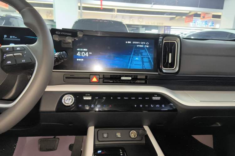 Used Hyundai ix35 2023 Musso 2.0L Prestige LUX Edition Audio And AC Panel