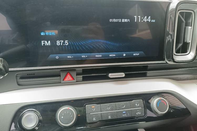 Used Hyundai ix35 2023 Musso 2.0L Deluxe Edition DLX Audio And AC Panel