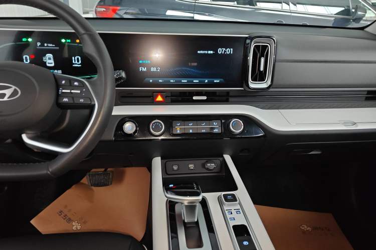 Used Hyundai ix35 2023 Musso 2.0L Deluxe Edition DLX Audio And AC Panel