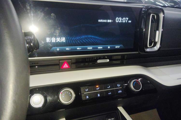 Used Hyundai ix35 2023 Musso 2.0L Deluxe Edition DLX Audio And AC Panel