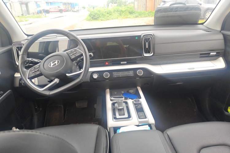 Used Hyundai ix35 2023 Musso 2.0L Deluxe Edition DLX Center Console