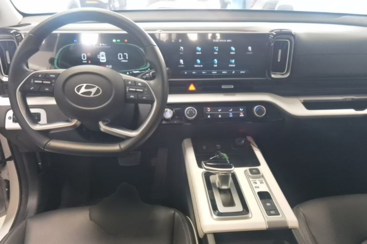Used Hyundai ix35 2023 Musso 2.0L Deluxe Edition DLX Center Console