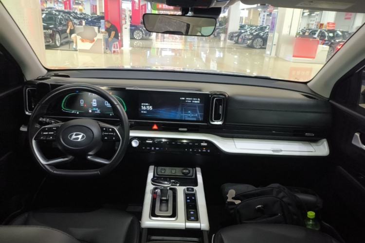 Used Hyundai ix35 2023 Musso 2.0L Prestige LUX Edition Center Console