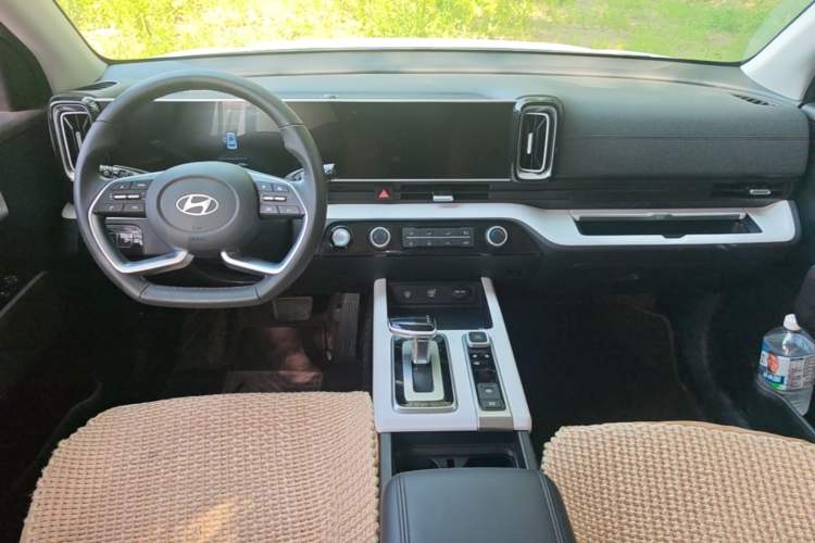 Used Hyundai ix35 2023 Musso 2.0L Flagship Edition TOP Center Console