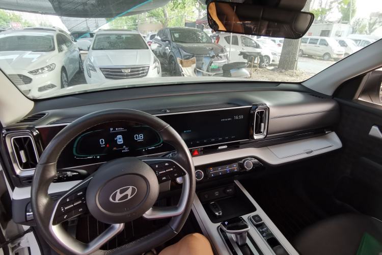 Used Hyundai ix35 2023 Musso 2.0L Deluxe Edition DLX Center Console