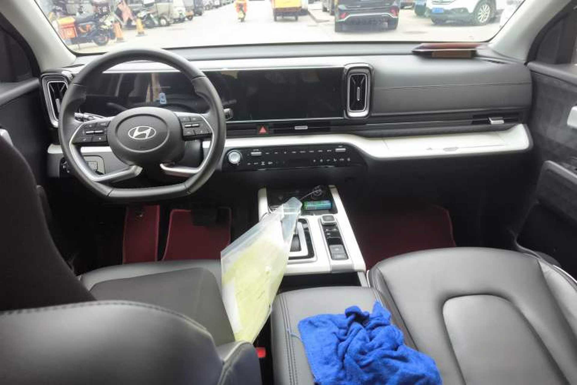Used Hyundai ix35 2023 Musso 2.0L Prestige LUX Edition Center Console