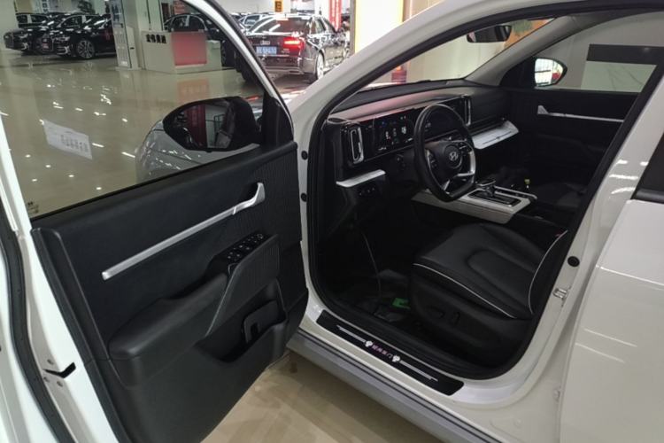 Used Hyundai ix35 2023 Musso 2.0L Prestige LUX Edition Driver Seat