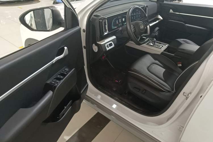 Used Hyundai ix35 2023 Musso 2.0L Deluxe Edition DLX Driver Seat