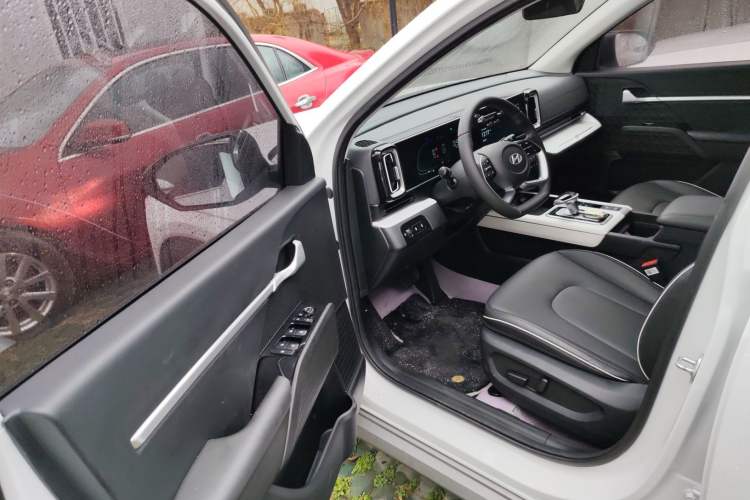 Used Hyundai ix35 2023 Musso 2.0L Prestige LUX Edition Driver Seat