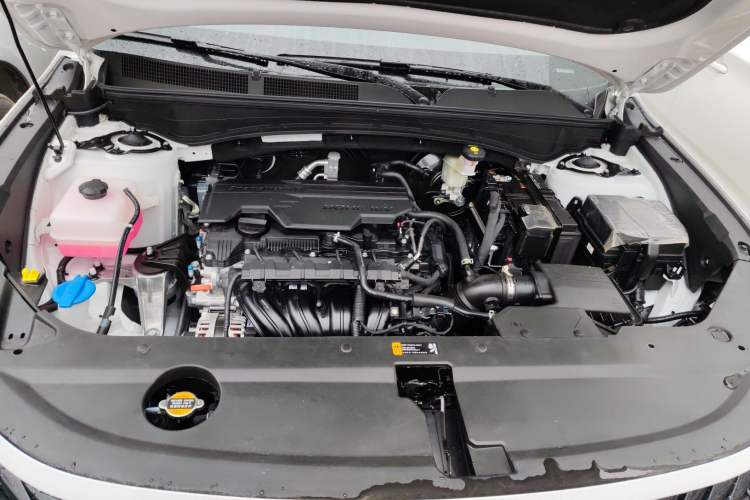 Used Hyundai ix35 2023 Musso 2.0L Prestige LUX Edition Engine Bay