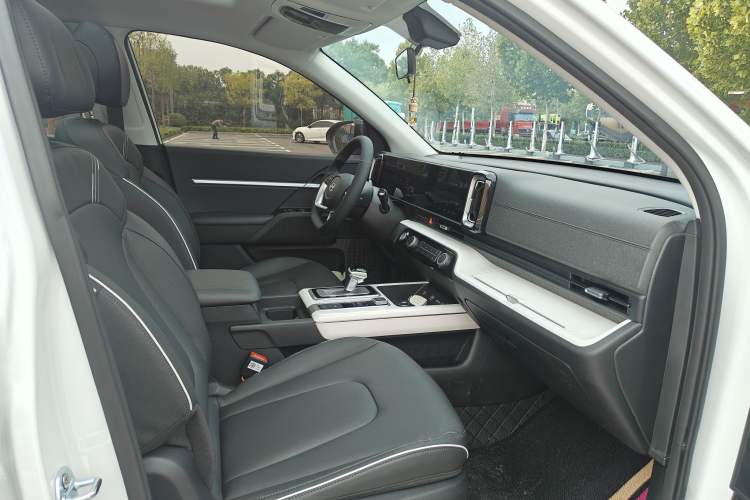 Used Hyundai ix35 2023 Musso 2.0L Deluxe Edition DLX Exterior 10