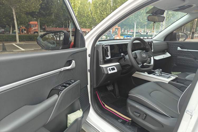 Used Hyundai ix35 2023 Musso 2.0L Deluxe Edition DLX Exterior 9