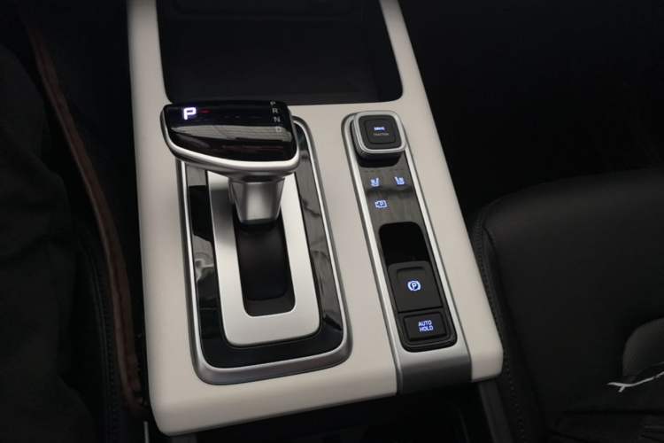 Used Hyundai ix35 2023 Musso 2.0L Deluxe Edition DLX Gear Lever