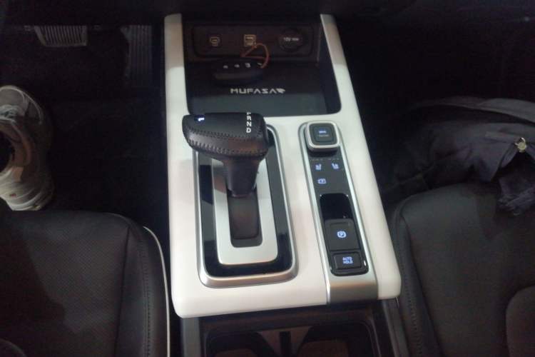 Used Hyundai ix35 2023 Musso 2.0L Deluxe Edition DLX Gear Lever