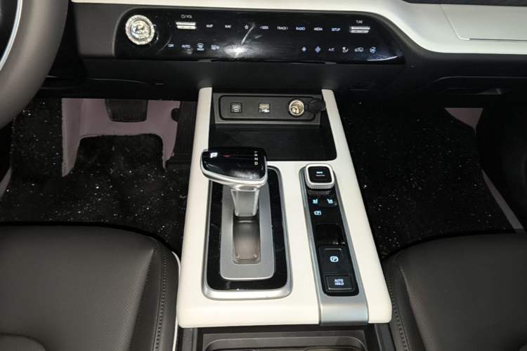 Used Hyundai ix35 2023 Musso 2.0L Prestige LUX Edition Gear Lever