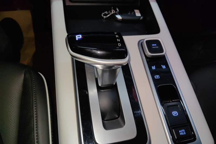 Used Hyundai ix35 2023 Musso 2.0L Deluxe Edition DLX Gear Lever