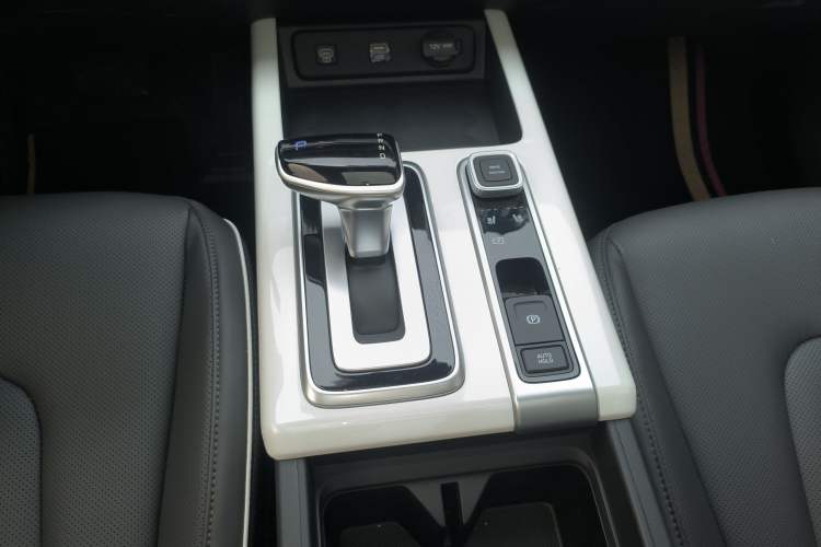 Used Hyundai ix35 2023 Musso 2.0L Deluxe Edition DLX Gear Lever