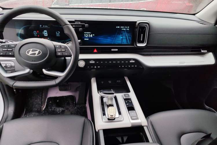 Used Hyundai ix35 2023 Musso 2.0L Prestige LUX Edition Gear Lever