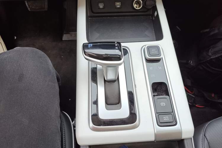 Used Hyundai ix35 2023 Musso 2.0L Deluxe Edition DLX Gear Lever