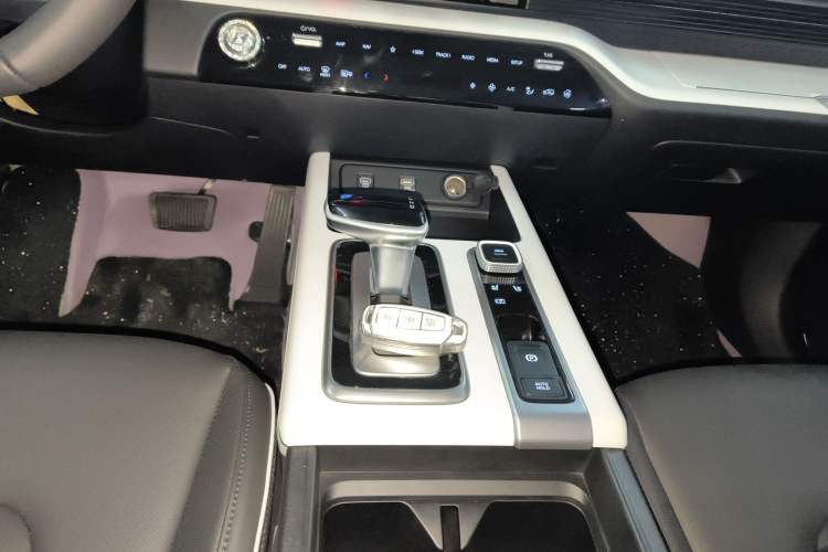 Used Hyundai ix35 2023 Musso 2.0L Prestige LUX Edition Gear Lever