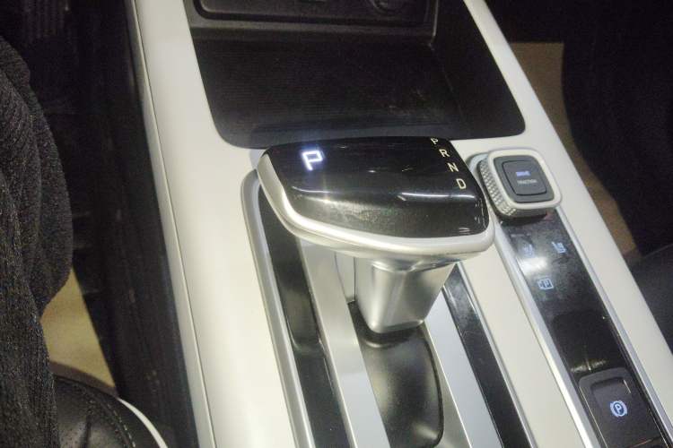 Used Hyundai ix35 2023 Musso 2.0L Deluxe Edition DLX Gear Lever