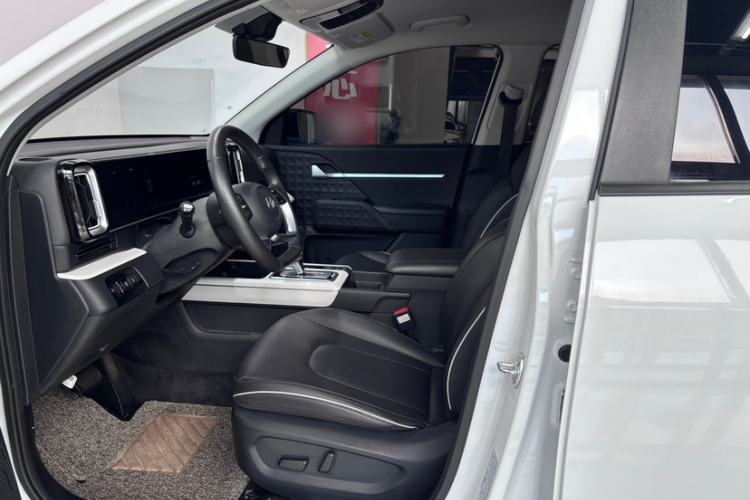 Used Hyundai ix35 2023 Musso 2.0L Deluxe Edition DLX Interior 2
