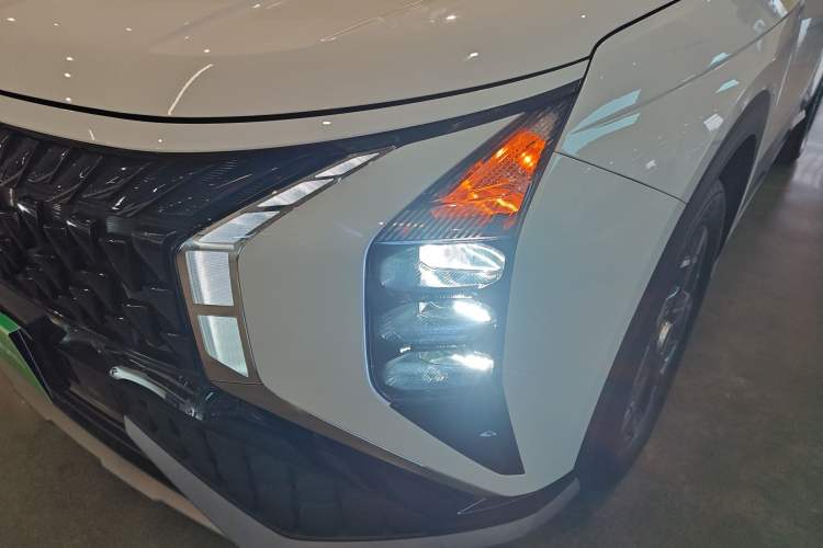 Used Hyundai ix35 2023 Musso 2.0L Deluxe Edition DLX Left Front Headlight