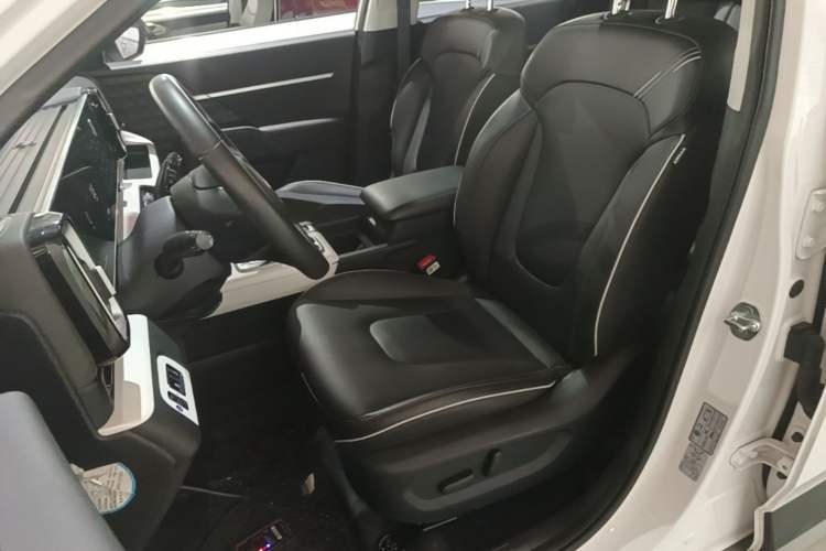 Used Hyundai ix35 2023 Musso 2.0L Deluxe Edition DLX Left Front Seat