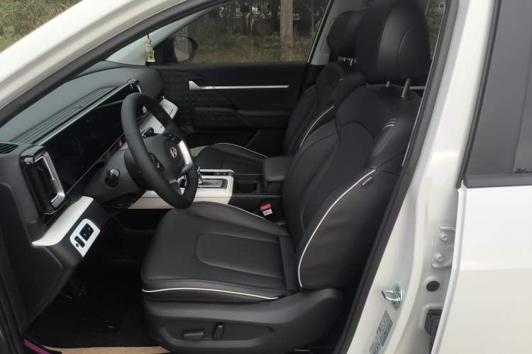 Used Hyundai ix35 2023 Musso 2.0L Deluxe Edition DLX Left Front Seat