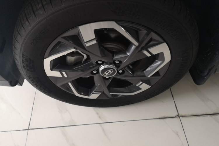 Used Hyundai ix35 2023 Musso 2.0L Deluxe Edition DLX Left Front Wheel Hub