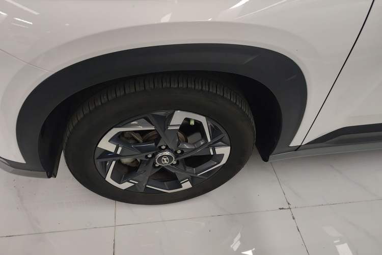 Used Hyundai ix35 2023 Musso 2.0L Deluxe Edition DLX Left Front Wheel Hub