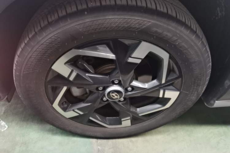 Used Hyundai ix35 2023 Musso 2.0L Deluxe Edition DLX Left Front Wheel Hub