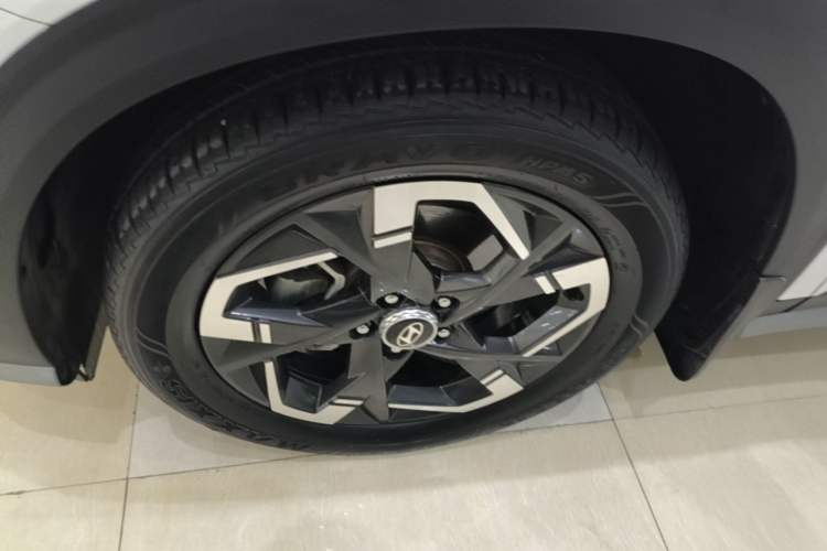 Used Hyundai ix35 2023 Musso 2.0L Prestige LUX Edition Left Front Wheel Hub