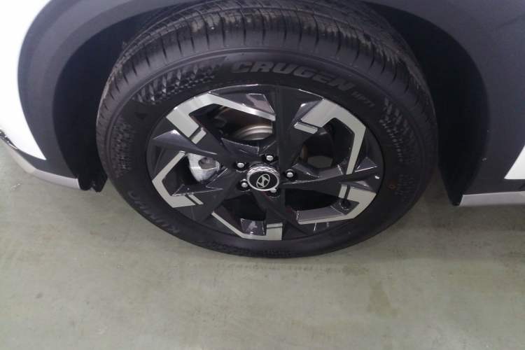 Used Hyundai ix35 2023 Musso 2.0L Deluxe Edition DLX Left Front Wheel Hub