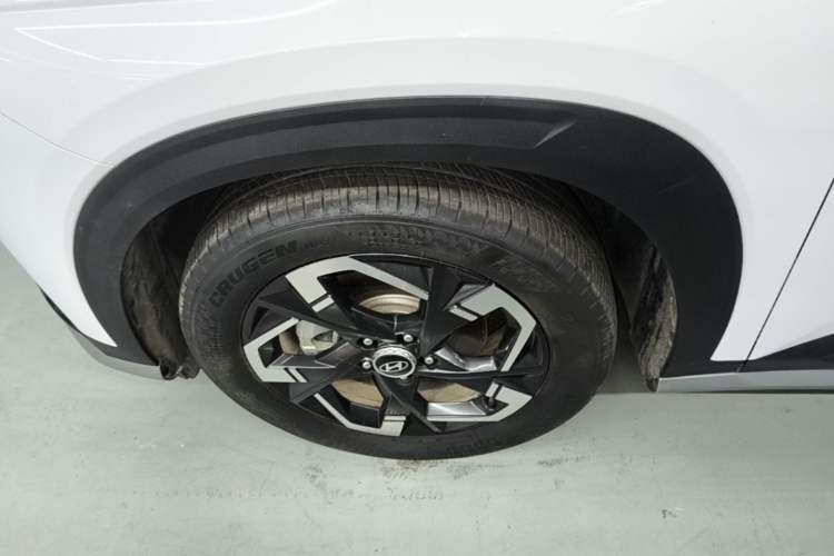 Used Hyundai ix35 2023 Musso 2.0L Prestige LUX Edition Left Front Wheel Hub