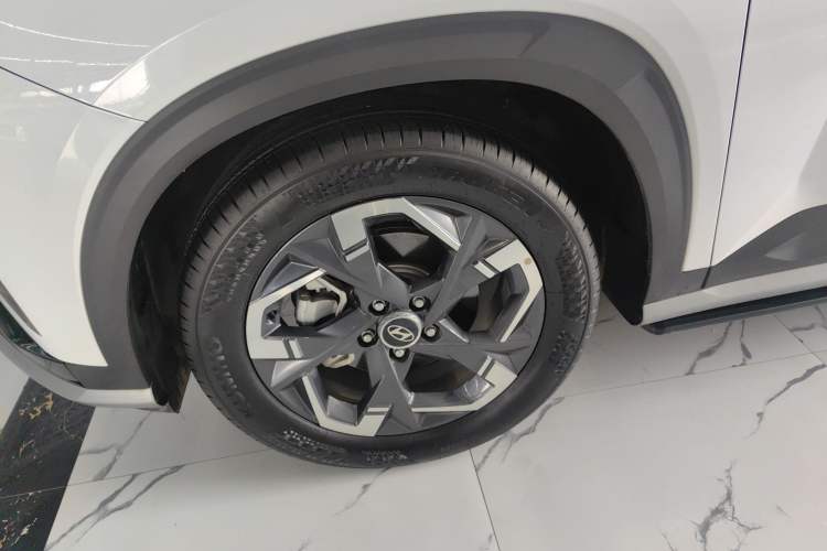 Used Hyundai ix35 2023 Musso 2.0L Deluxe Edition DLX Left Front Wheel Hub