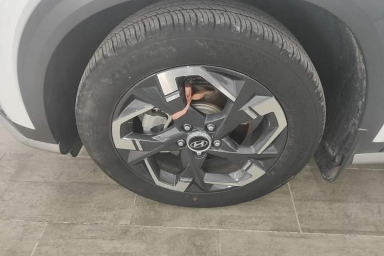 Used Hyundai ix35 2023 Musso 2.0L Deluxe Edition DLX Left Front Wheel Hub