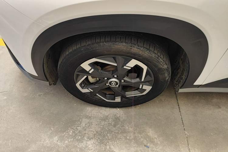 Used Hyundai ix35 2023 Musso 2.0L Deluxe Edition DLX Left Front Wheel Hub