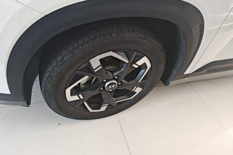 Used Hyundai ix35 2023 Musso 2.0L Deluxe Edition DLX Left Front Wheel Hub