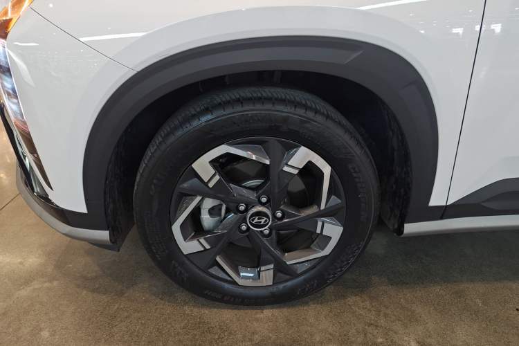 Used Hyundai ix35 2023 Musso 2.0L Deluxe Edition DLX Left Front Wheel Hub