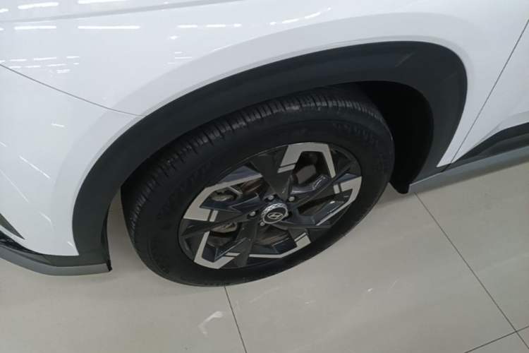 Used Hyundai ix35 2023 Musso 2.0L Deluxe Edition DLX Left Front Wheel Hub