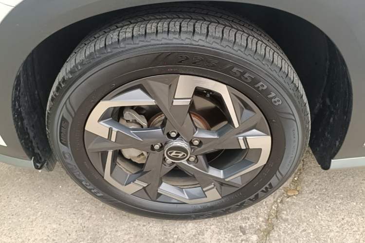 Used Hyundai ix35 2023 Musso 2.0L Deluxe Edition DLX Left Front Wheel Hub