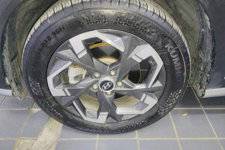 Used Hyundai ix35 2023 Musso 2.0L Deluxe Edition DLX Left Front Wheel Hub