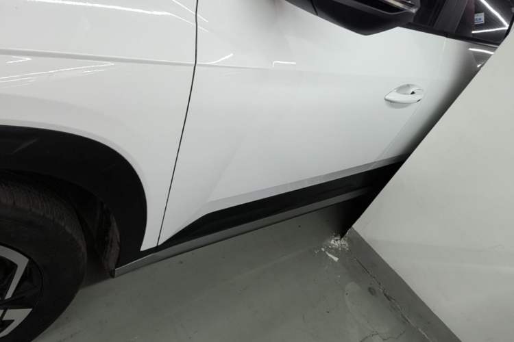 Used Hyundai ix35 2023 Musso 2.0L Prestige LUX Edition Left Side Sill