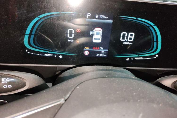 Used Hyundai ix35 2023 Musso 2.0L Prestige LUX Edition Odometer Close Up