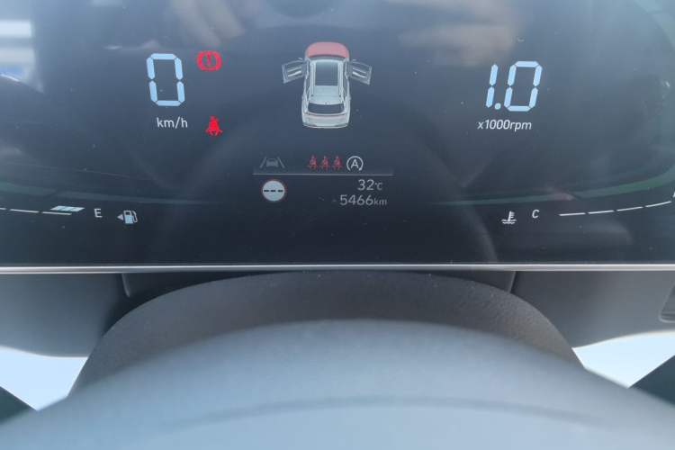 Used Hyundai ix35 2023 Musso 2.0L Prestige LUX Edition Odometer Close Up