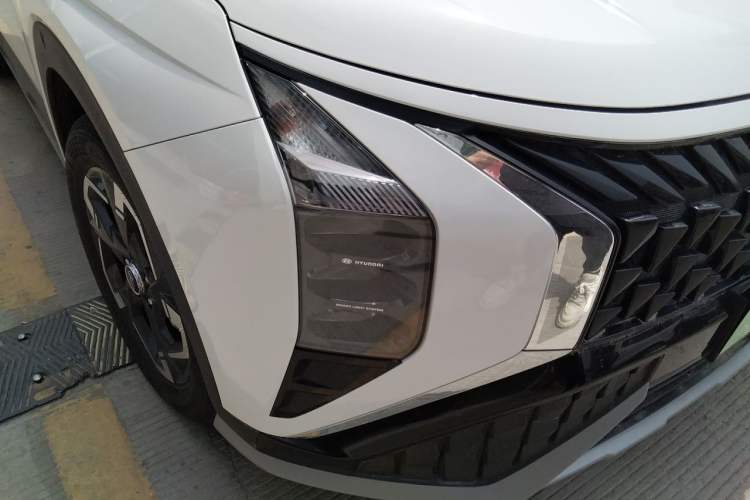 Used Hyundai ix35 2023 Musso 2.0L Deluxe Edition DLX Right Front Headlight