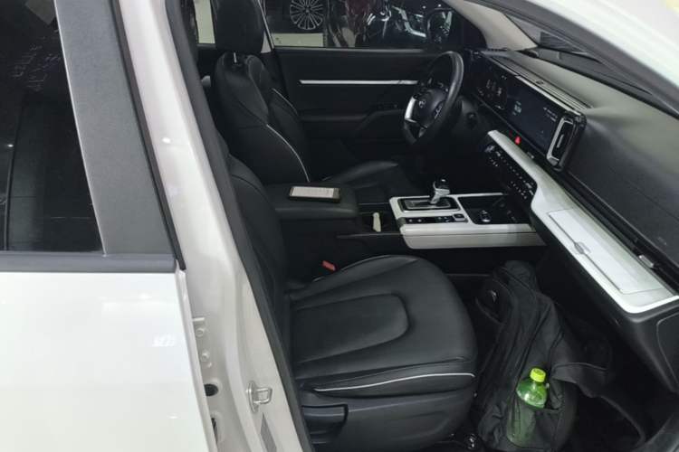 Used Hyundai ix35 2023 Musso 2.0L Prestige LUX Edition Right Front Seat